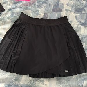 Black alo pleated skirt